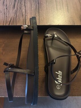 SHEIN Dark Brown Strappy Toe-Loop Flat Sandals